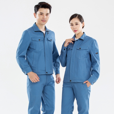 浅蓝色秋季工作服